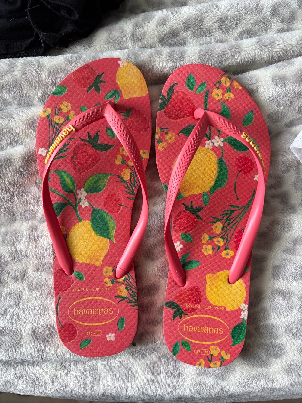 Havaianas Women's Coral Pink Lemon & Strawberry Print Sandals